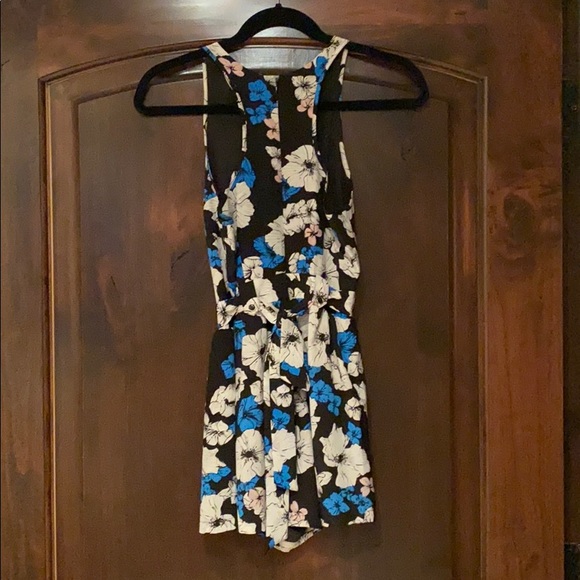 Yumi Kim Floral Romper - Picture 3 of 5